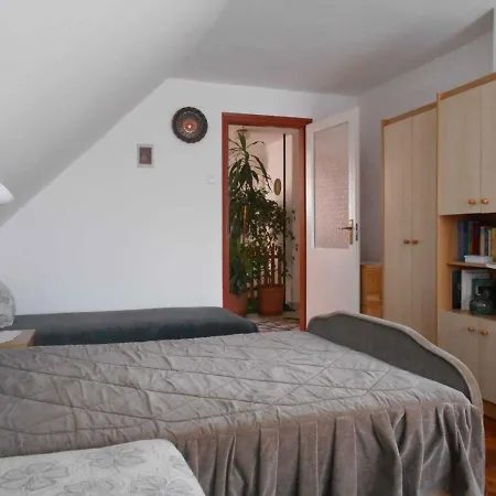 Apartment In 18126 *