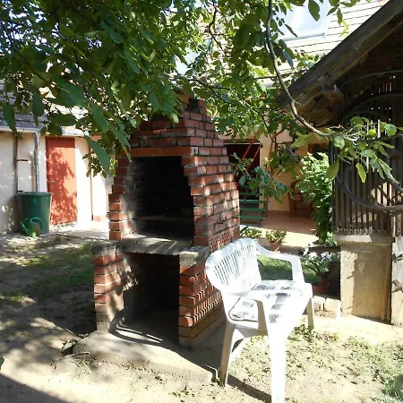 Apartment In 18126 *